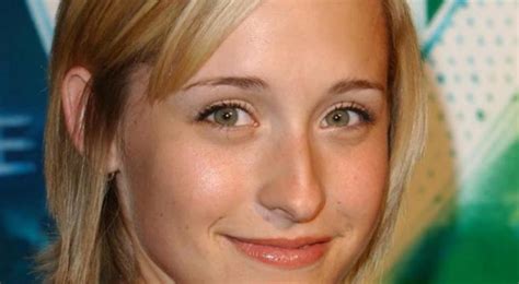 allison mack desnuda|Allison Mack cumple 40 años en una celda: de estrella de TV con ...